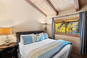 2 عدّة غرف نوم ومكواة/لوح كي وواي فاي مجانًا وملاءات أسرّة