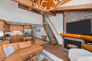 TV, fireplace, stereo