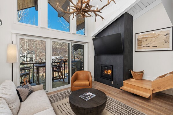 TV, fireplace, stereo