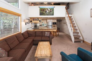 TV, fireplace, stereo