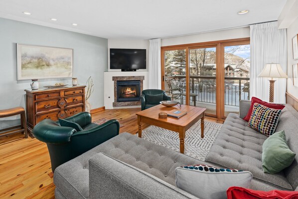 TV, fireplace, stereo