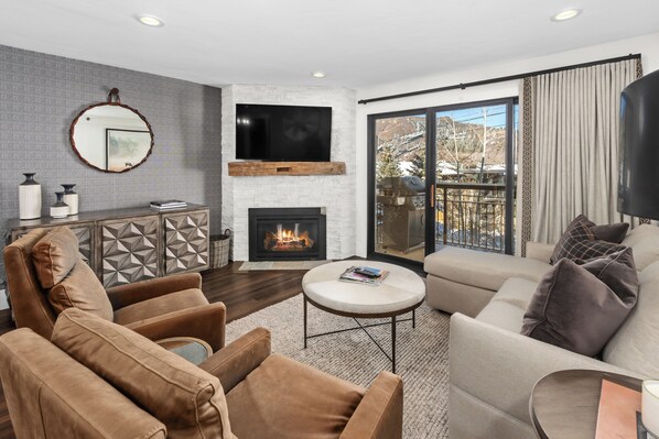 Téléviseur, foyer, chaîne audio