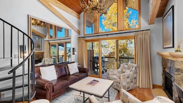 Televisión, chimenea, estéreo