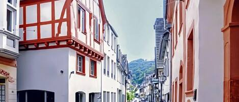 المنشأة من الخارج