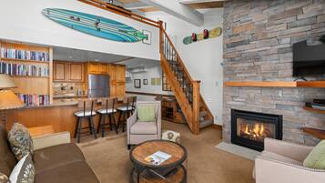 TV, fireplace, stereo