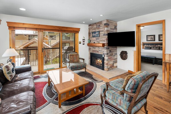 TV, fireplace, stereo