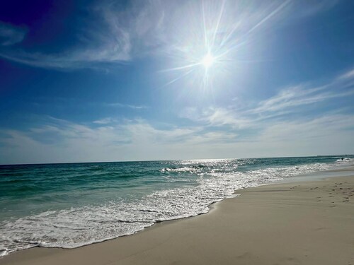 New Construction 3 bed 2.5 bath w/game room - walk to beach