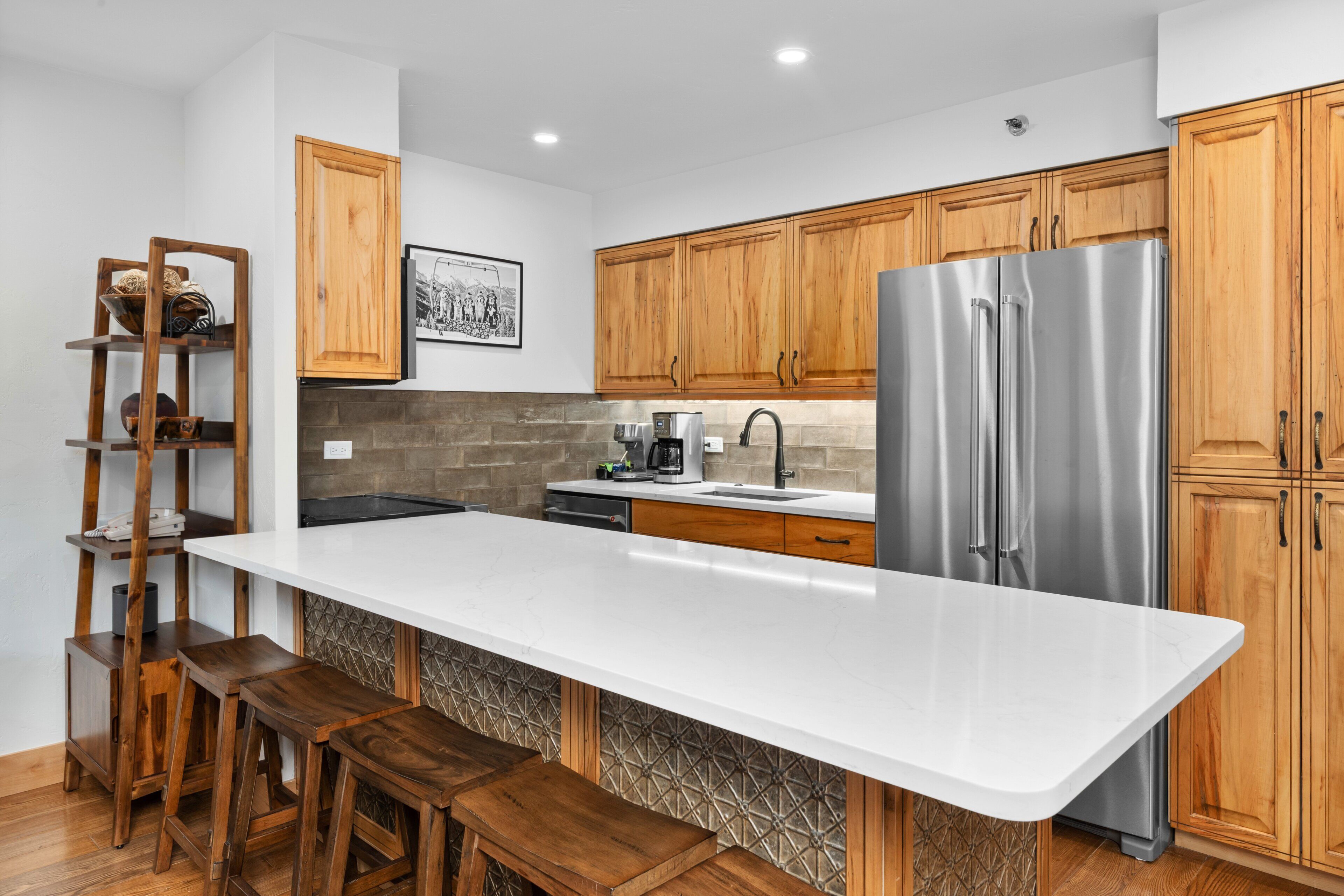 Coffee/tea maker, fridge, microwave, oven