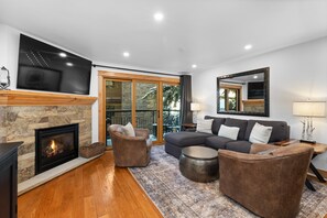 TV, fireplace, stereo