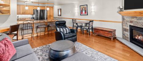 Televisión, chimenea, estéreo