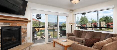 TV, fireplace, stereo