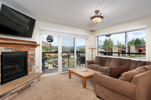 TV, fireplace, stereo