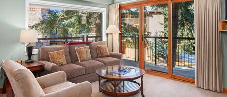 TV, fireplace, stereo