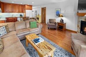 TV, fireplace, stereo