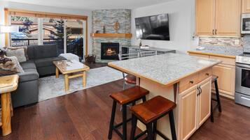 TV, fireplace, stereo