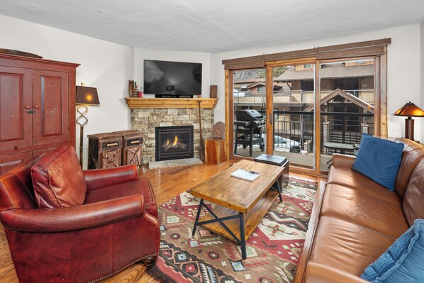 Téléviseur, foyer, chaîne audio