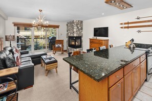 TV, fireplace, stereo - Crestwood 2105 Deluxe 1 Bedroom (Snowmass Village)