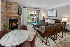 TV, fireplace, stereo