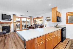 Fridge, microwave, oven, stovetop - Crestwood 2107 Standard 2 Bedroom (Snowmass Village)