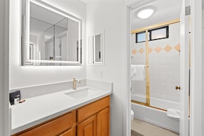 Shower, hair dryer, towels - Crestwood 2107 Standard 2 Bedroom (Snowmass Village)