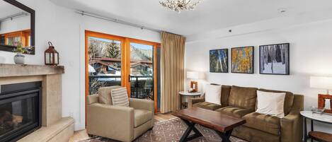 TV, lareira, aparelho de som