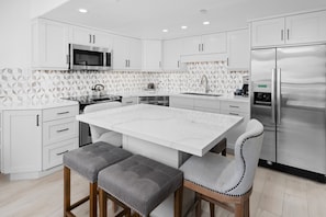 Fridge, microwave, oven, stovetop - Crestwood 2302 Premier 3 Bedroom (Snowmass Village)