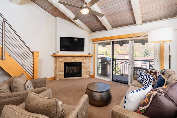 Téléviseur, foyer, chaîne audio