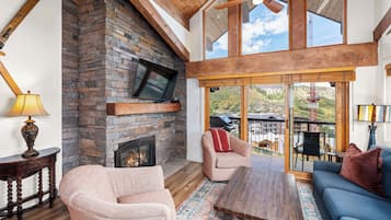 TV, fireplace, stereo