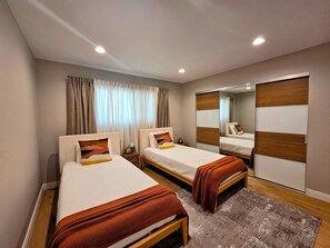 2 bedrooms, iron/ironing board, WiFi, bed sheets
