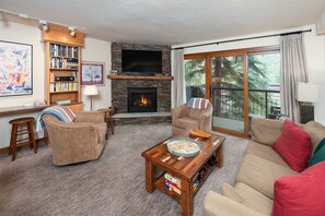 TV, fireplace, stereo