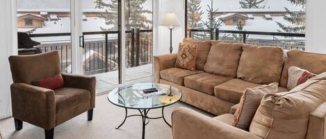 TV, fireplace, stereo