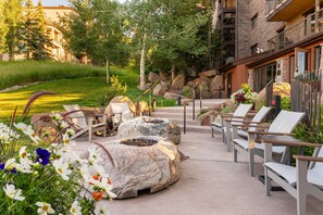 Outdoor dining - Crestwood 3301 Deluxe 1 Bedroom Plus Loft (Snowmass Village)