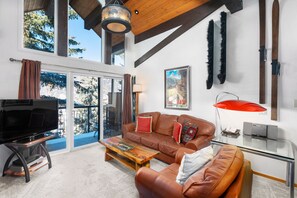 TV, peis og stereoanlegg