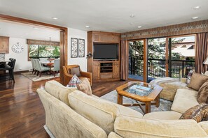 Fernseher, Kamin, Stereoanlage, Arbeitsbereiche