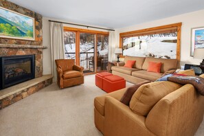 TV, fireplace, stereo