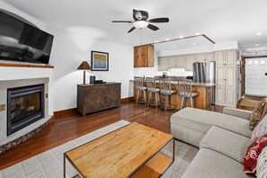TV, fireplace, stereo