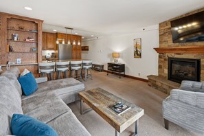 TV, fireplace, stereo