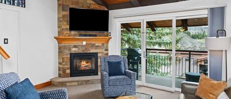 TV, fireplace, stereo