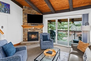 TV, fireplace, stereo