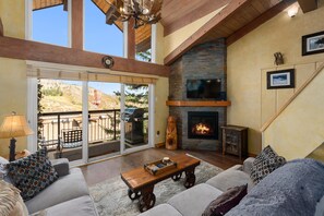 TV, fireplace, stereo