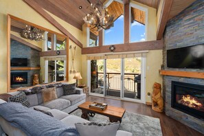 TV, caminetto, impianto stereo