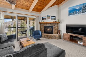 TV, fireplace, stereo