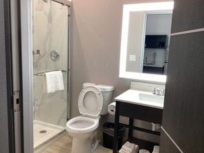 Combined shower/tub, rainfall showerhead, towels, soap - Studio 6 Dallas, TX – Fair Park (Dallas)