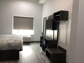 Premium bedding, pillowtop beds, individually furnished, desk - Studio 6 Dallas, TX – Fair Park (Dallas)