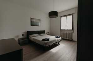 3 室のベッドルーム、アイロン / アイロン台、WiFi、ベッドシーツ