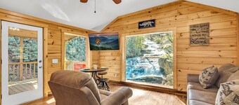Smoky Mtn Cabin w/Creek Views and Waterfall