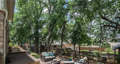 Charming home w/Backyard Oasis Near Denton Square