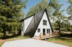 Exterior - Moonshine Modern! Luxury Design, Hot Tub, Fishing! (Sevierville)