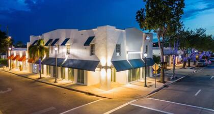 Sunset Inn - Voted best B&B by the Miami Herald - Free Daily Breakfast!