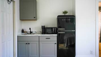 Fridge, microwave, stovetop, cookware/dishes/utensils